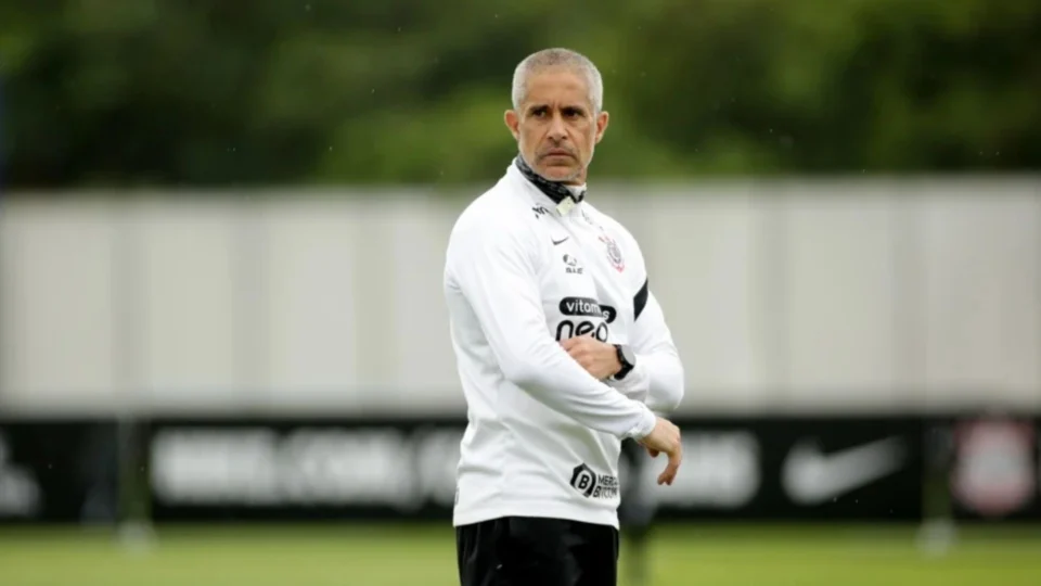 Técnico do Corinthians tem arritmia cardíaca detectada em exame