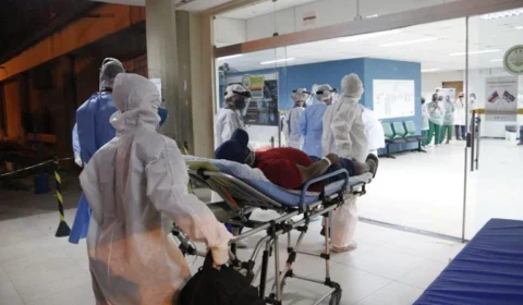 Pacientes que ignoram a vacina da Covid-19 já são 48% dos internados em hospitais de Manaus