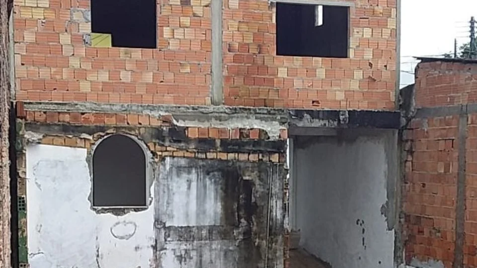 Manaus registra mais de 60 ocorrências durante a chuva desta terça-feira e uma casa será demolida