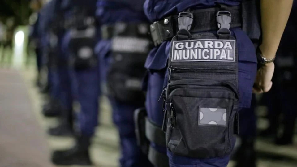 CMM aprova emenda que autoriza arma para guarda municipal em Manaus