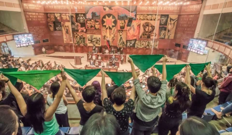 Regras para aborto em casos de estupro são aprovadas no Equador