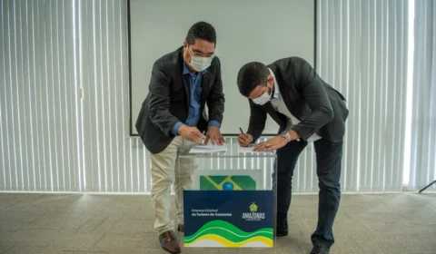 Parceria irá ofertar 6.150 vagas em cursos para profissionais de turismo do AM