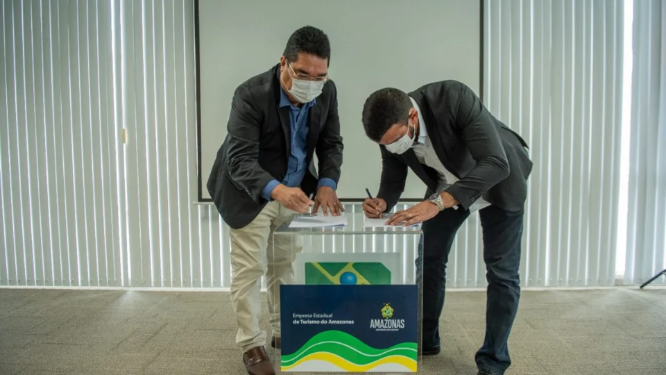 Parceria irá ofertar 6.150 vagas em cursos para profissionais de turismo do AM