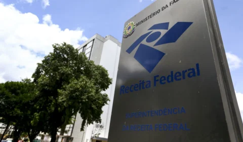Auditores e analistas da Receita Federal pedem exoneração após aprovação do Orçamento de 2022