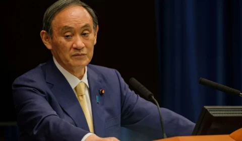 Após avanço da Covid-19, premiê do Japão pede restrições de viagem