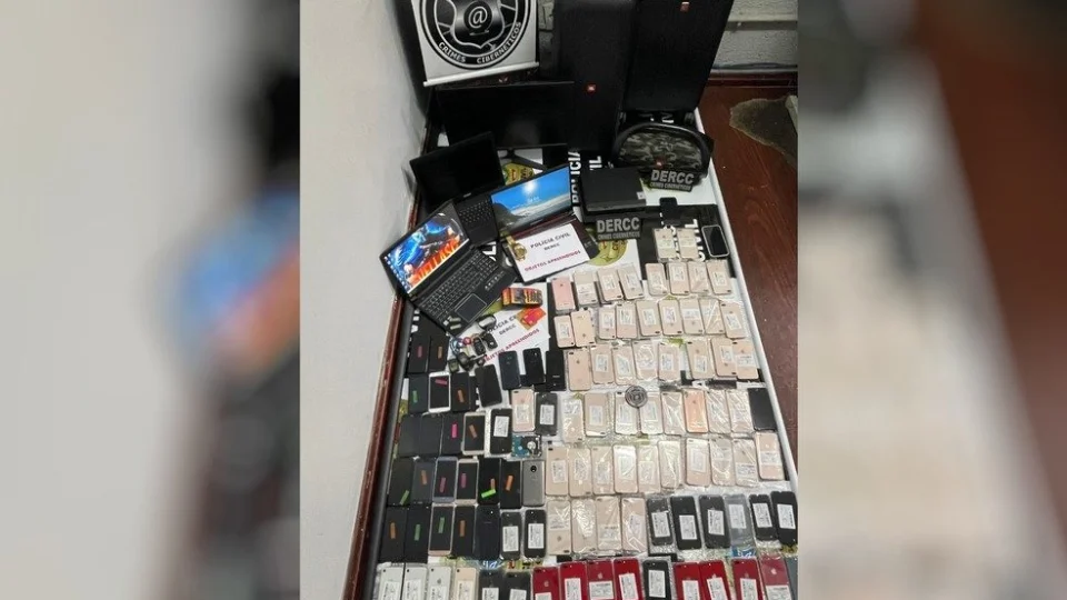 OSTENTAÇÃO: Casal jovem é preso suspeito de clonar mais de 50 mil cartões de crédito em Goiânia