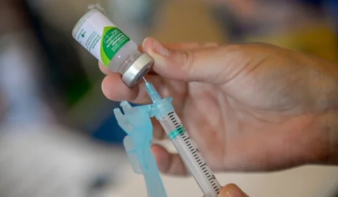 Nova recomendação do Ministério da Saúde retira intervalo entre as vacinas contra Covid-19 e gripe