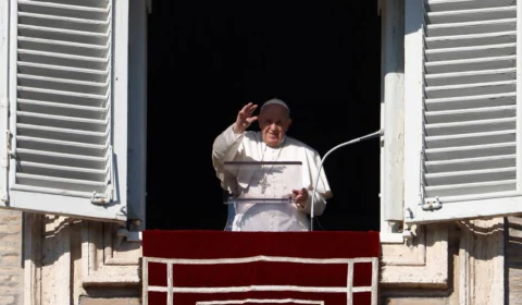 ‘Machucar uma mulher é ultrajar a Deus’, diz Papa Francisco durante missa na Basílica de São Pedro em homenagem à Virgem Maria