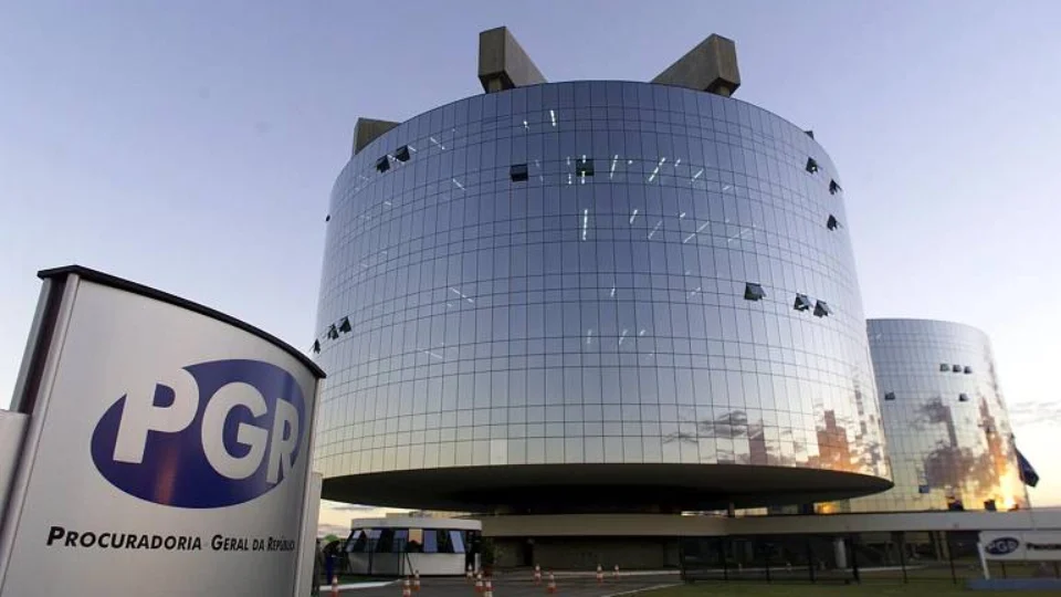 PGR diz que vai apurar indícios apontados pela CPI da Covid contra Bolsonaro e mais 13 autoridades com foro privilegiado