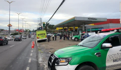 Mulher é baleada durante assalto a ônibus coletivo em Manaus