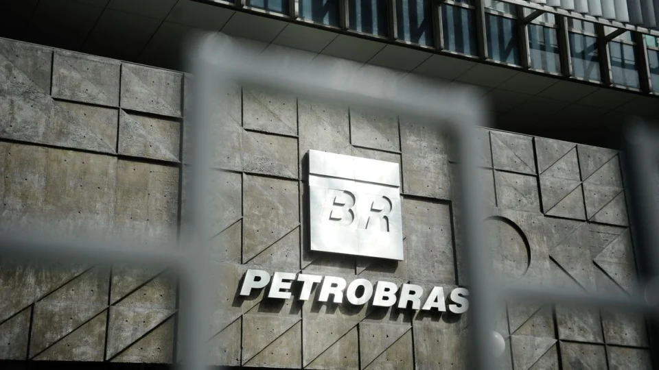Petrobras abre concurso com 3.780 vagas de nível superior