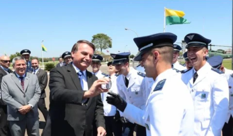 Marinha está proibida de aceitar candidatos com tatuagens na região da cabeça, afirma Lei Federal