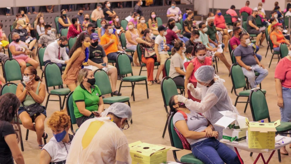 Em 24h, AM registra 8.319 casos de Covid-19 e bate recorde de infecções pelo 2º dia consecutivo