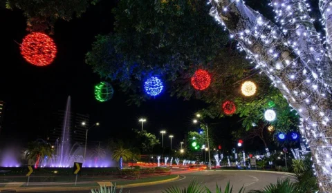 Manaus inaugura ornamentação natalina na Ponta Negra