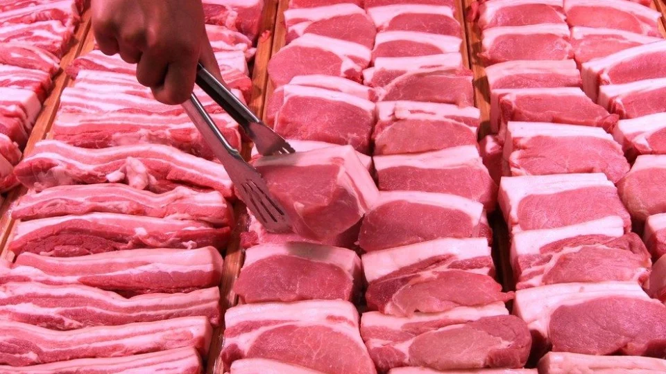 Suspeitos roubam mais de 100 kg de carne de açougue no valor de R$ 30 mil em SP