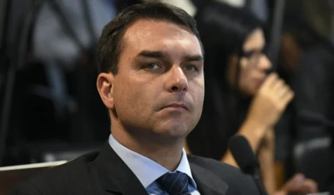 Flávio Bolsonaro pede acesso a documentos sigilosos da CPI da Pandemia