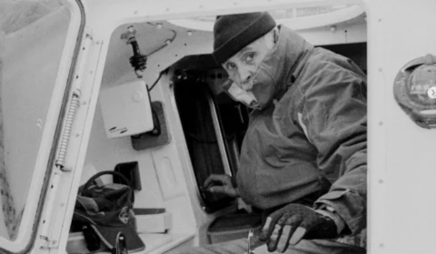 Aventureiro francês morre aos 75 anos tentando cruzar o Oceano Atlântico a remo