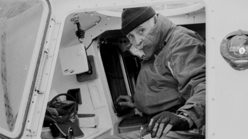 Aventureiro francês morre aos 75 anos tentando cruzar o Oceano Atlântico a remo