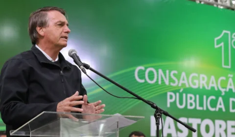 Em Manaus, Bolsonaro participa de evento com religiosos evangélicos