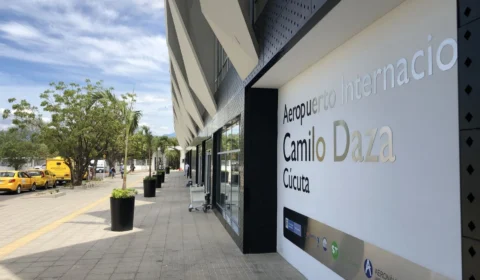 Duas explosões deixam mortos em área próxima a aeroporto na Colômbia