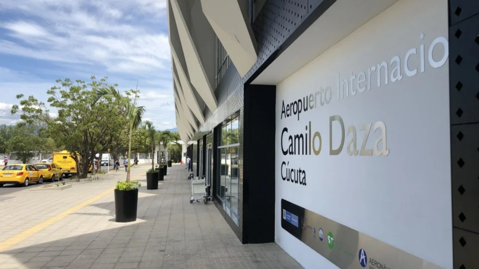 Duas explosões deixam mortos em área próxima a aeroporto na Colômbia