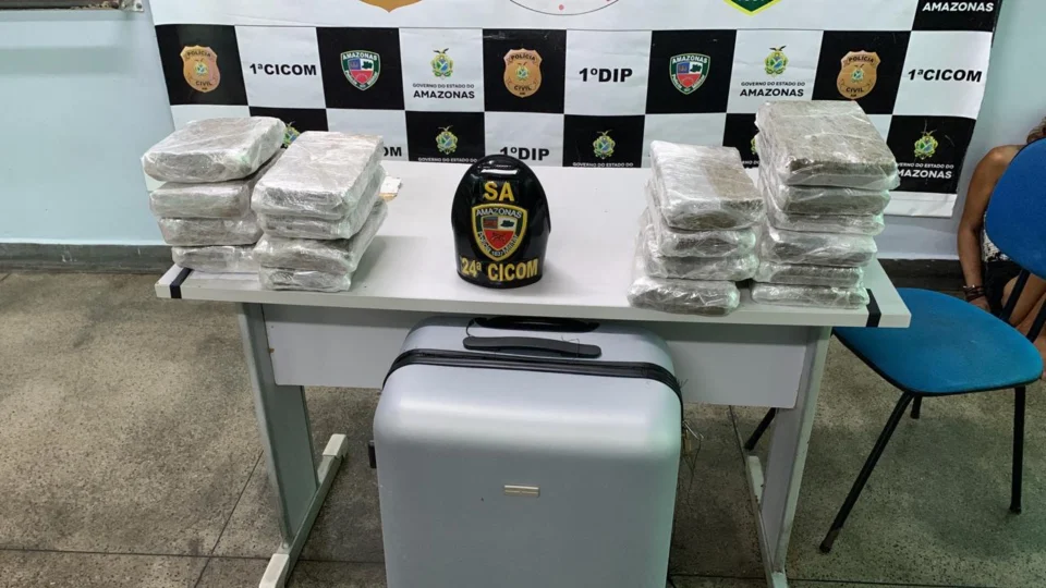 Mala com 18 tabletes de maconha é encontrada no Porto de Manaus