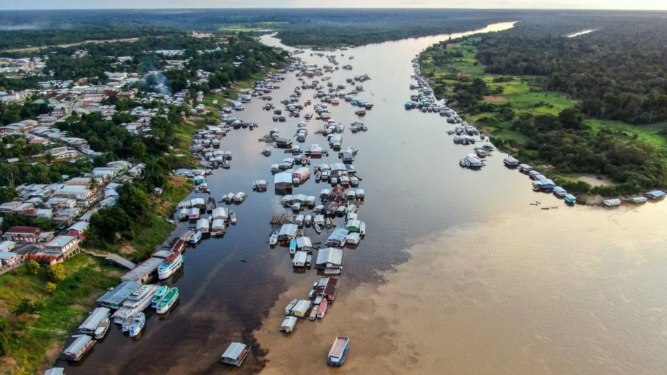 Em Tapauá-AM, licitação de R$ 3,7 milhões para produtos de limpeza inclui 2 mil incensos
