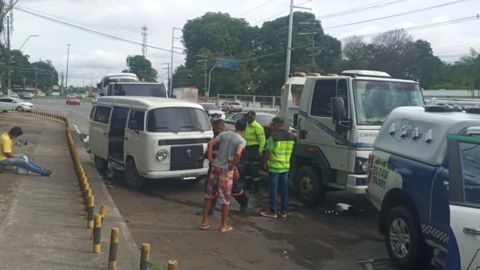 IMMU remove dez veículos com várias irregularidades na Zona Norte e Leste de Manaus