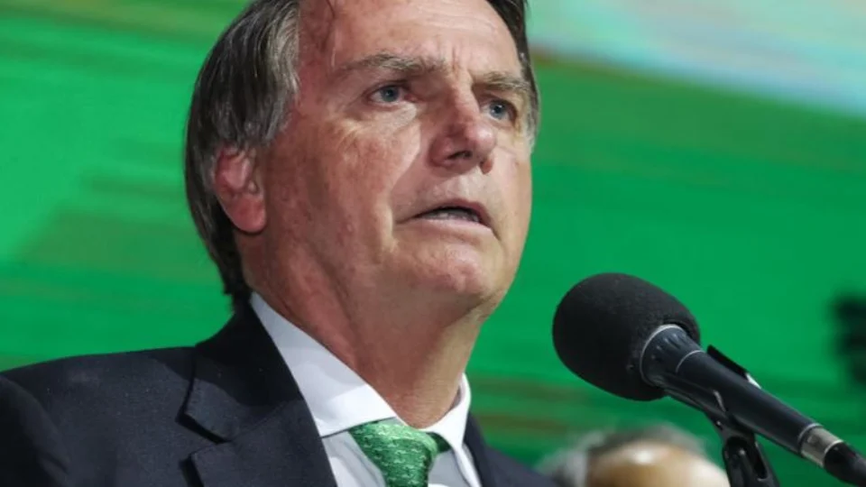 PF diz que Bolsonaro cometeu crime em vazamento de inquérito sobre TSE