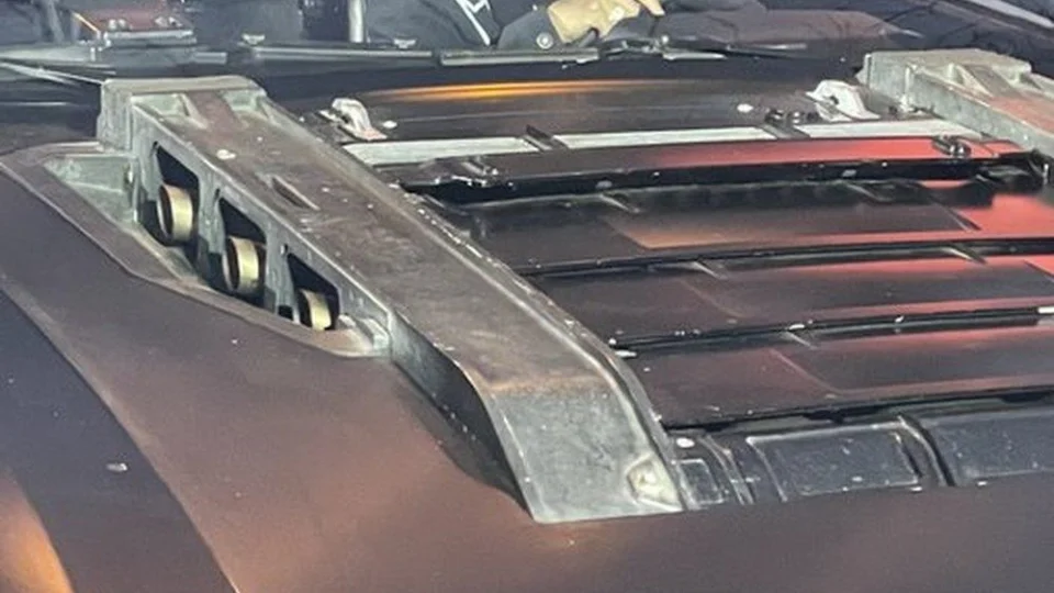 Craque Neymar ‘tira onda’ dentro do Batmóvel em Paris