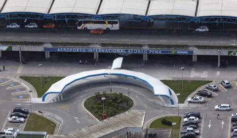 Pilotos e comissários de voo do Brasil entram greve a partir de segunda-feira