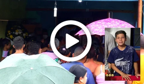 VÍDEO: veja a comoção durante velório do menino que morreu após ser atingido por um telhado em Manaus