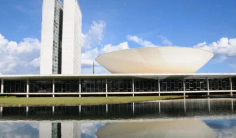 Câmara exclui exigência de autorização do cônjuge para esterilização voluntária; texto segue para o Senado