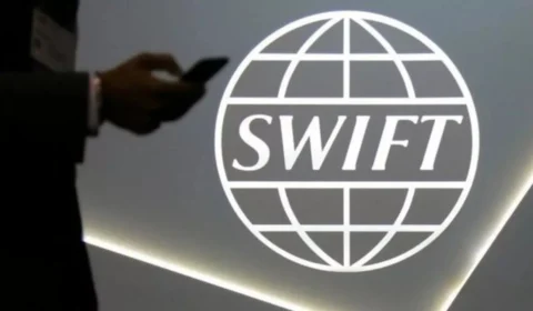 EUA e União Europeia decidem excluir bancos russos do Swift