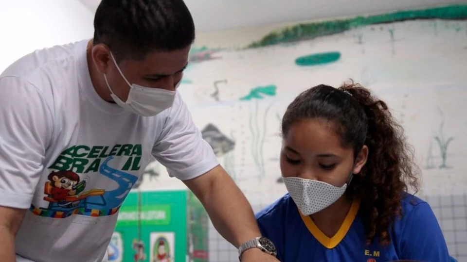 Semed lança seleção com 265 vagas para assistente voluntário de alfabetização, em Manaus