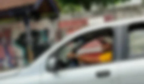 Em Manaus, frentista é arrastada por motorista que fugiu sem pagar em um posto de combustível
