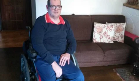 Jovem fala como conseguiu superar as dificuldades para concluir os estudos