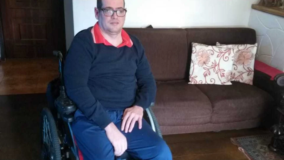 Jovem fala como conseguiu superar as dificuldades para concluir os estudos