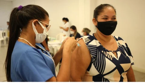 Mutirão supera 60 mil doses de vacinas aplicadas em Manaus