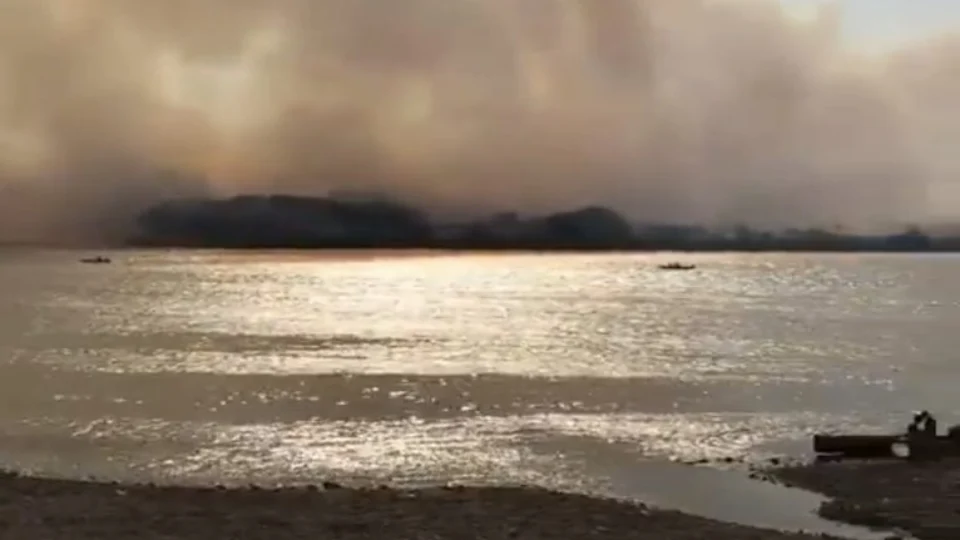 Cidade do pantanal é tomada por incêndio e prefeitura pede ajuda federal