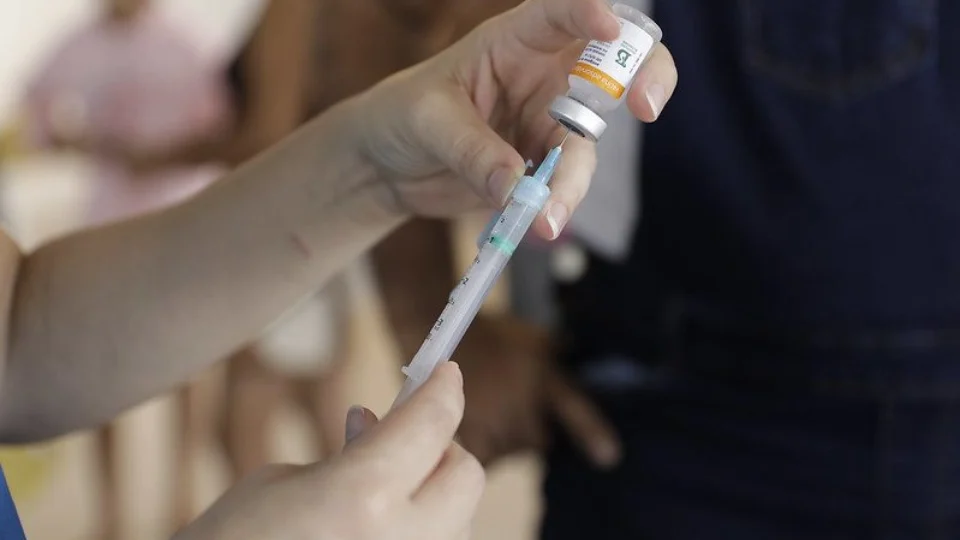 Vacinação contra a Covid-19 tem 15 pontos funcionando neste sábado em Manaus