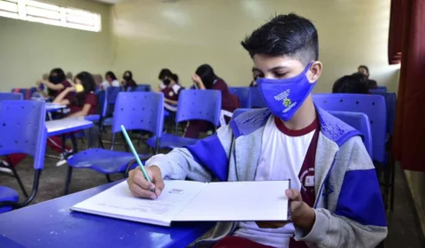 Escolas estaduais de 61 municípios retornam às atividades 100% presenciais, no AM
