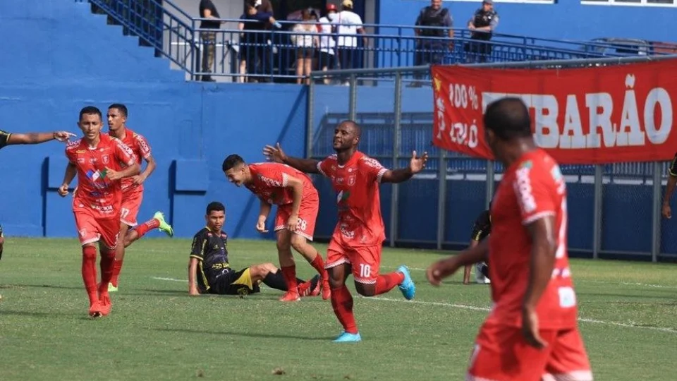 Princesa passeia em campo, goleia Cliper por 7 a 0 e dorme na liderança do Amazonense
