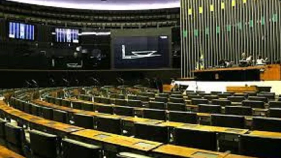 Com 398 votos a favor e 77 contra, Câmara aprova reforma do IR