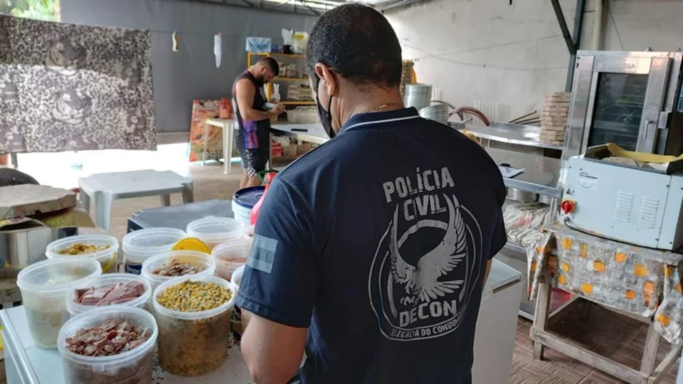 Operação apreende 41kg de comida que ofereciam risco à saúde pública