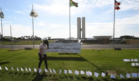 Brasil reduz em mais de 11% média móvel de mortes por Covid nas últimas 24 horas