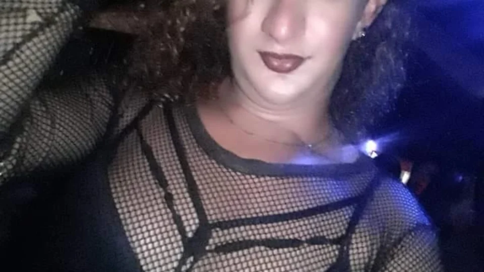 Durante confusão, transexual é atingida com um tiro na cabeça em bar, em Manacapuru-AM