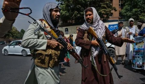 Afeganistão: Talibã anuncia retorno de execuções e amputações