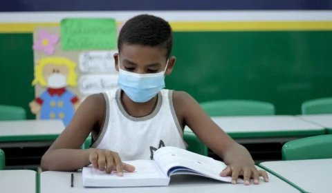 Em Manaus, rede pública de ensino retoma aulas 100% presenciais