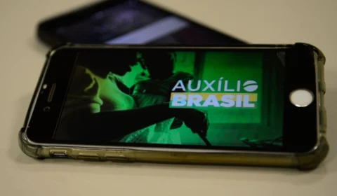 Beneficiários com NIS final 5 recebem auxílio de R$ 400 nesta quinta-feira